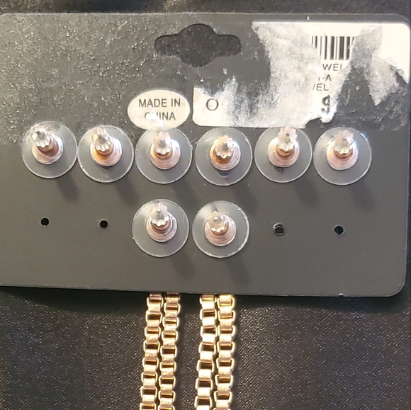 Set of 4 pairs of earrings - Picture 3 of 3